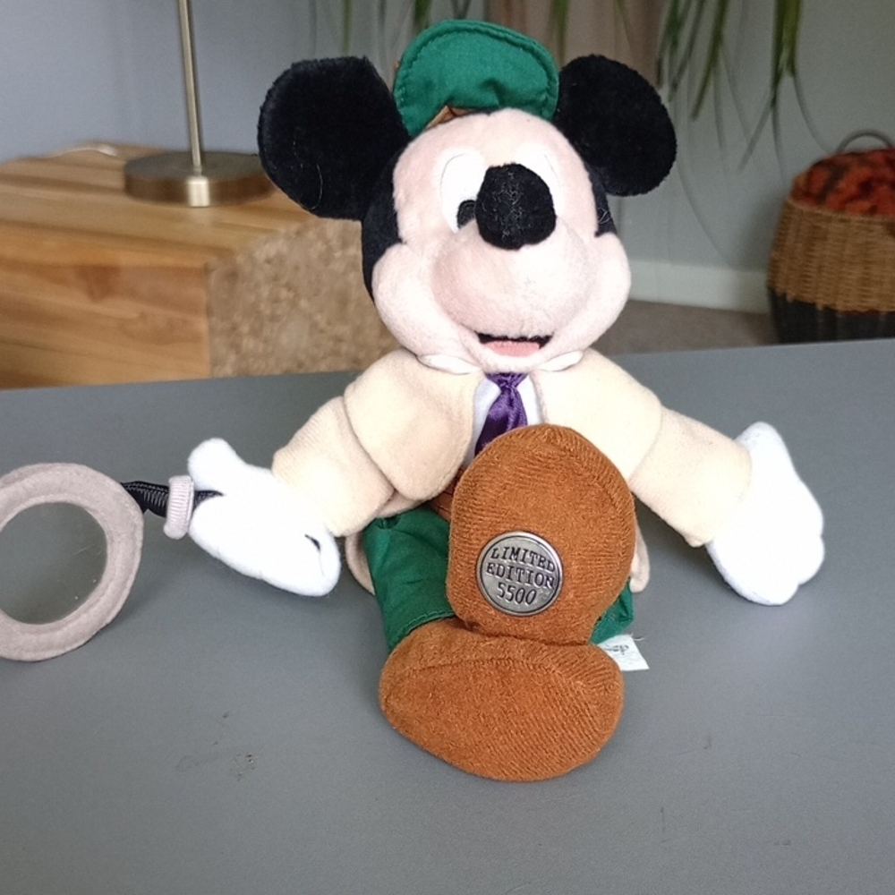 Official Disneyana Mystery *** Mickey Mouse Detective Plush Toy 2002